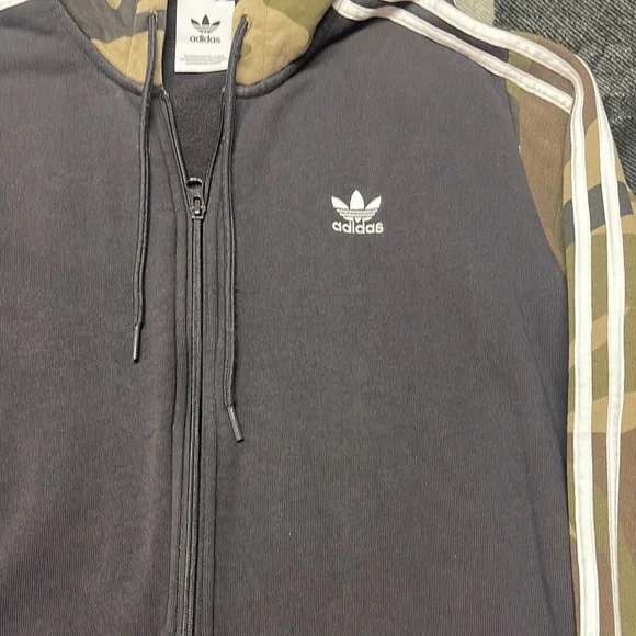 Adidas - Picture 8 of 13